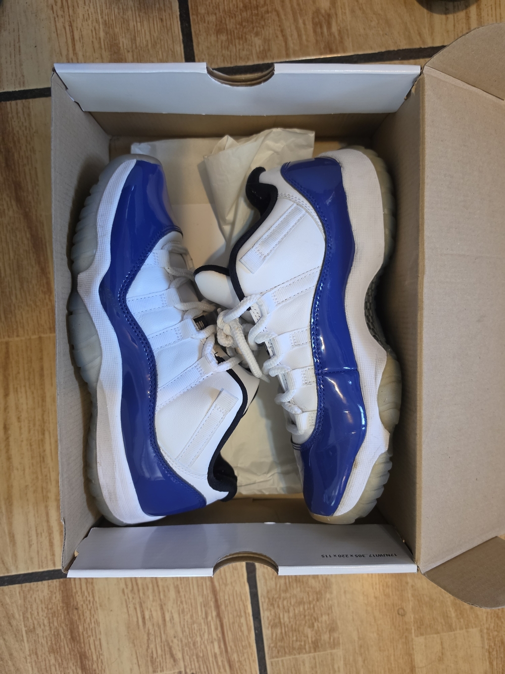 Women's Jordan White and Blue Retro Low-Top Sneakers Size 8